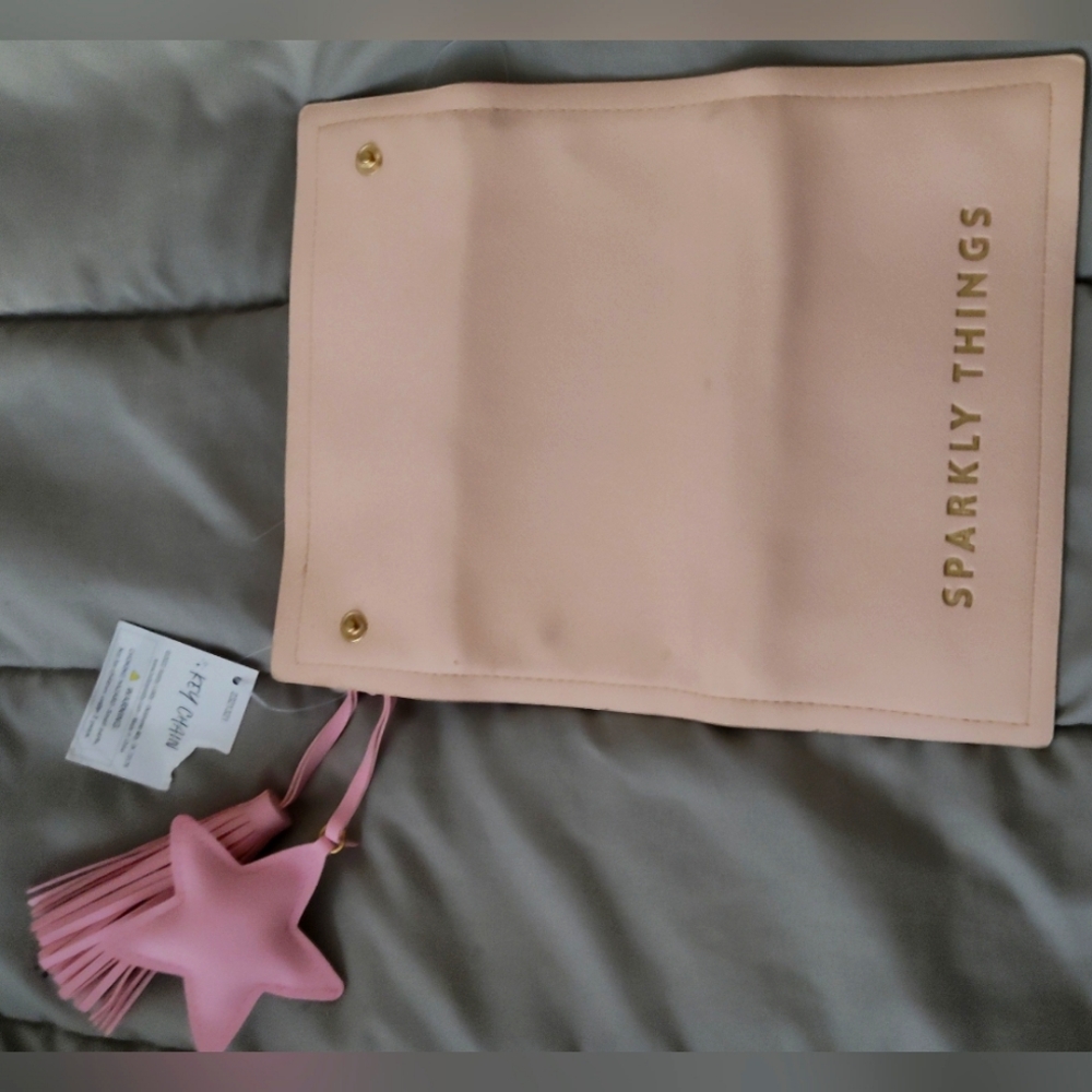 Wallet with 2 zipper storage